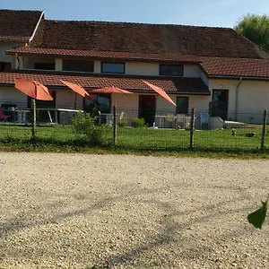 - De Maison d'hôtes Pressins